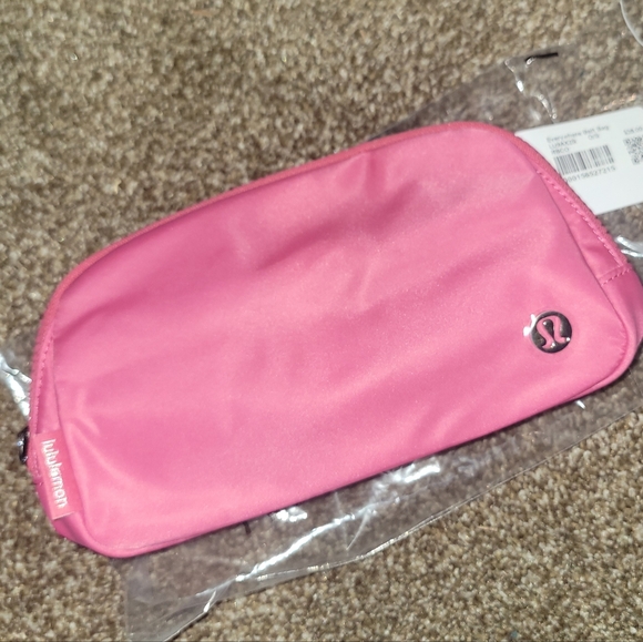 Lululemon Athletica Vibrant Pink Everywhere Belt Bag - Picture 3 of 7